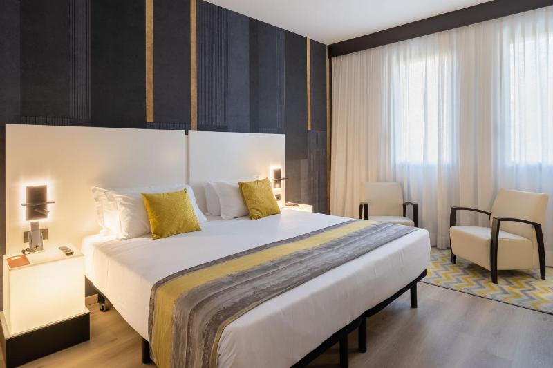 Double Room image 4