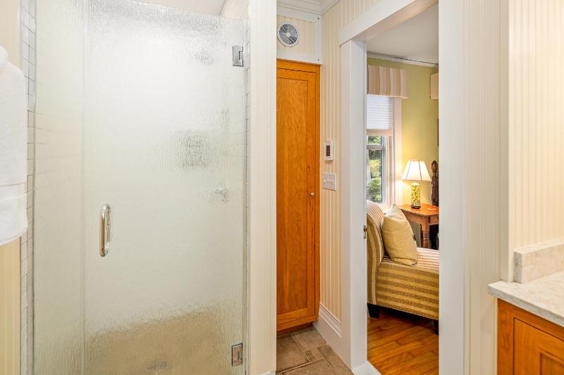 Deluxe Double Room with Extra Bed image 2