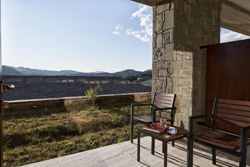 Junior Suite with Garden View image 1