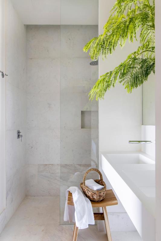 Deluxe Double or Twin Room image 4