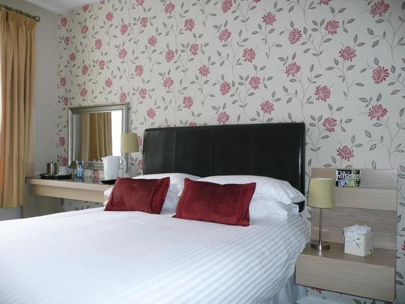 Double Room with Private Bathroom image 1