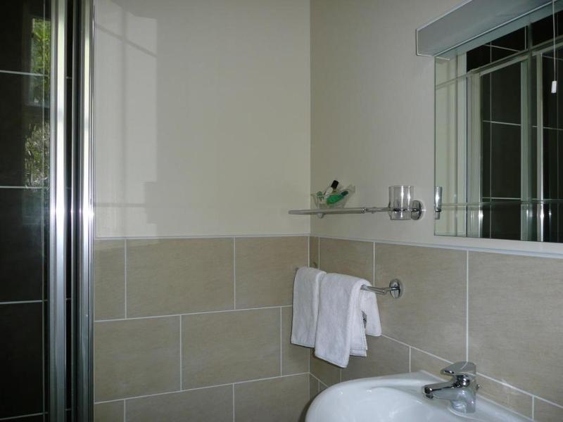 Double Room with Private Bathroom image 4
