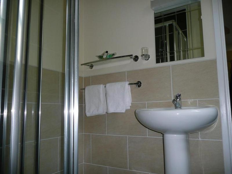 Double Room with Private Bathroom image 2