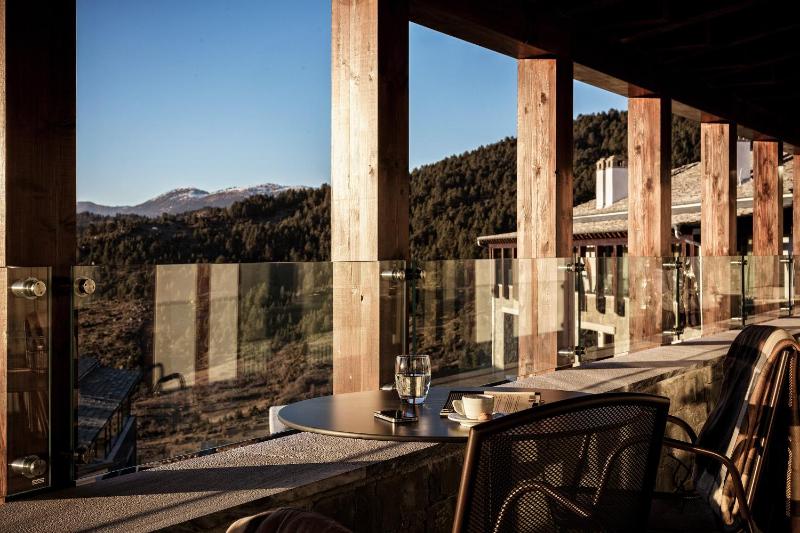 Superior Suite with Mountain View image 3