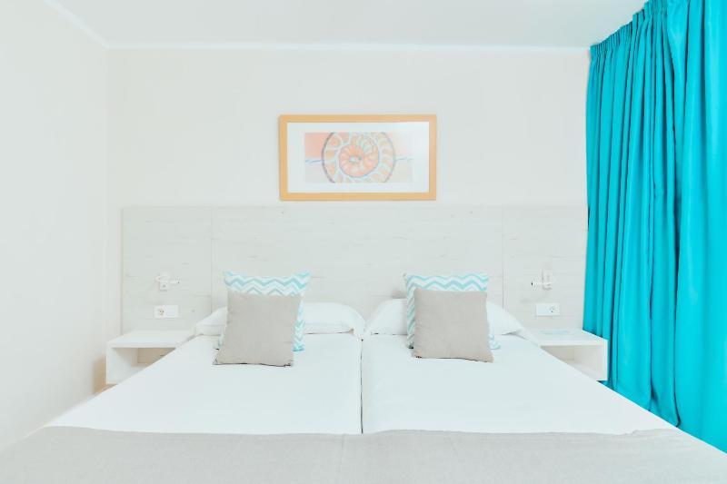 One-Bedroom Apartment image 4
