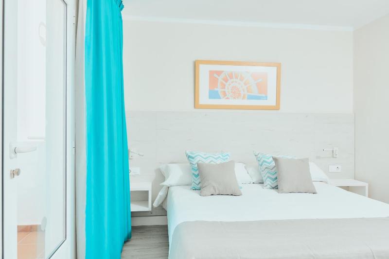 One-Bedroom Apartment image 3