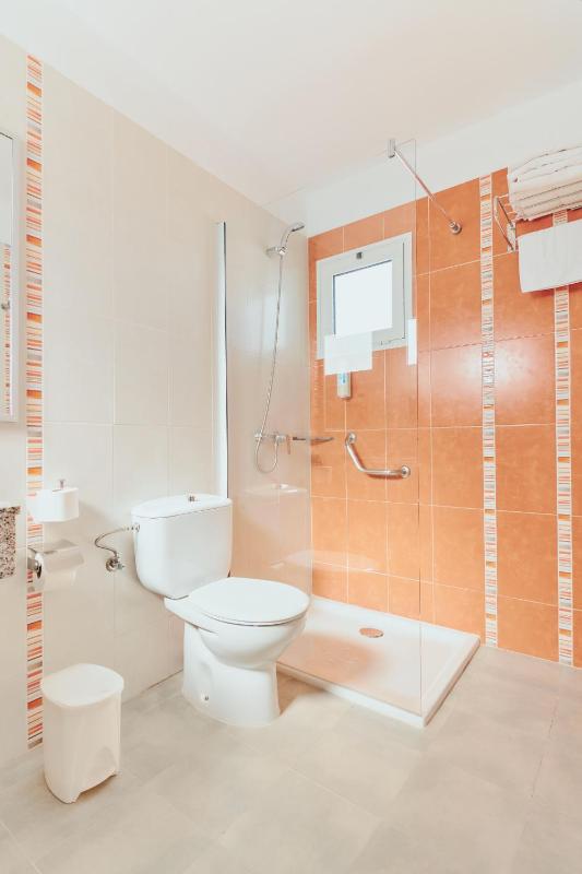 One-Bedroom Apartment (2 Adults + 2 Children) image 3