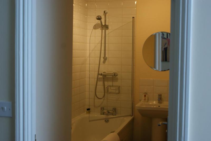 Superior Twin Room image 3