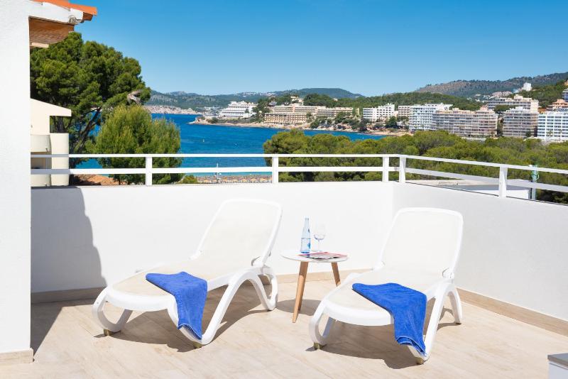 Junior Suite with Terrace and Sea View image 1
