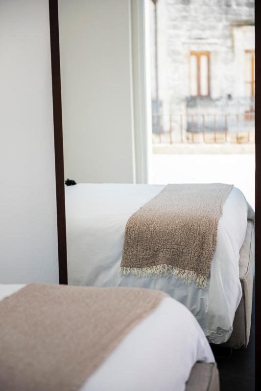 Deluxe Double Room image 3