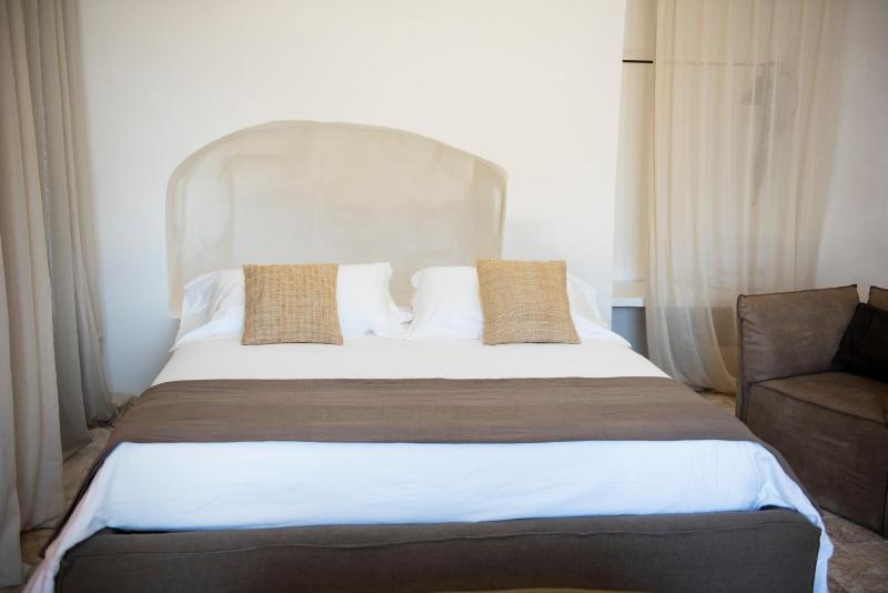 Superior Queen Room image 4