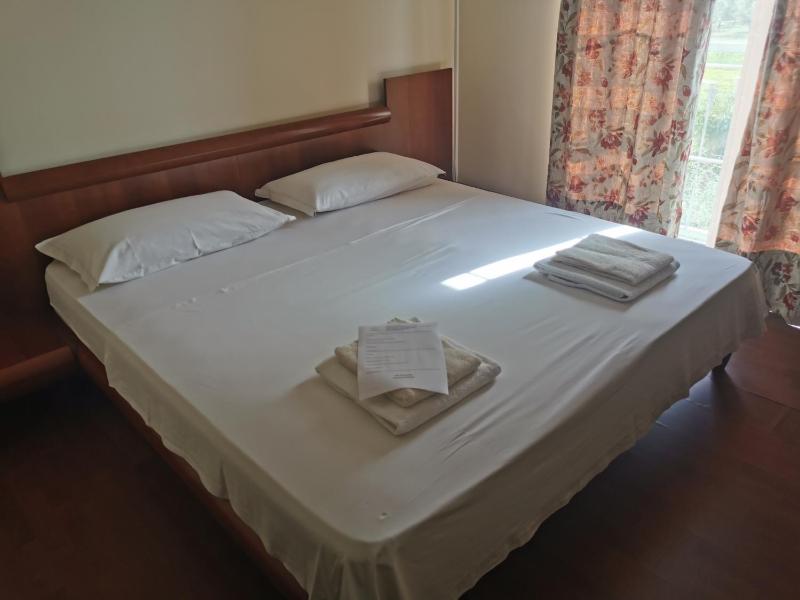 Double Room image 2