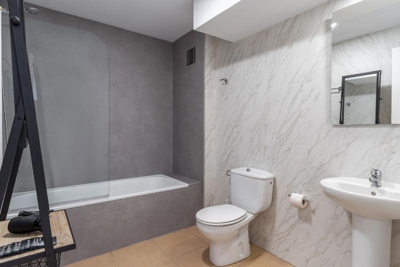 Two-Bedroom Apartment with Sea View image 3