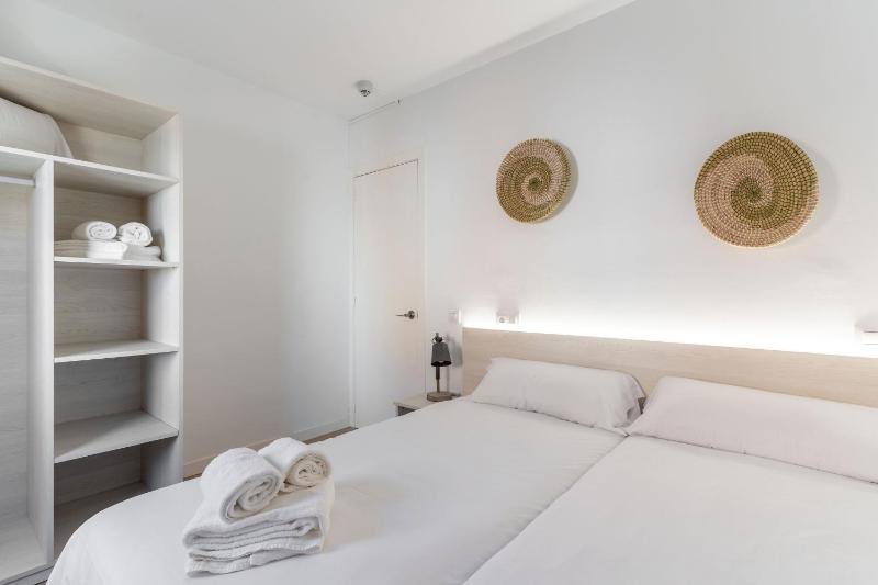 Two-Bedroom Apartment with Sea View image 2