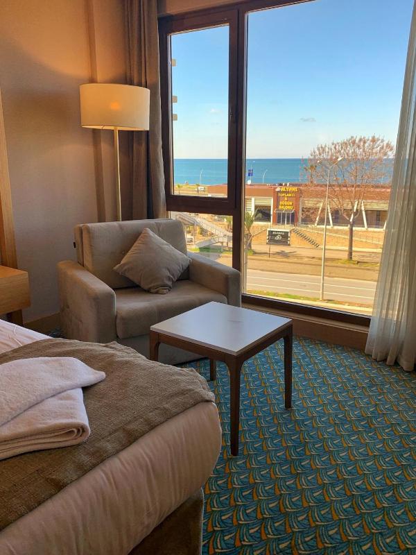Deluxe Double Room with Sea View image 4
