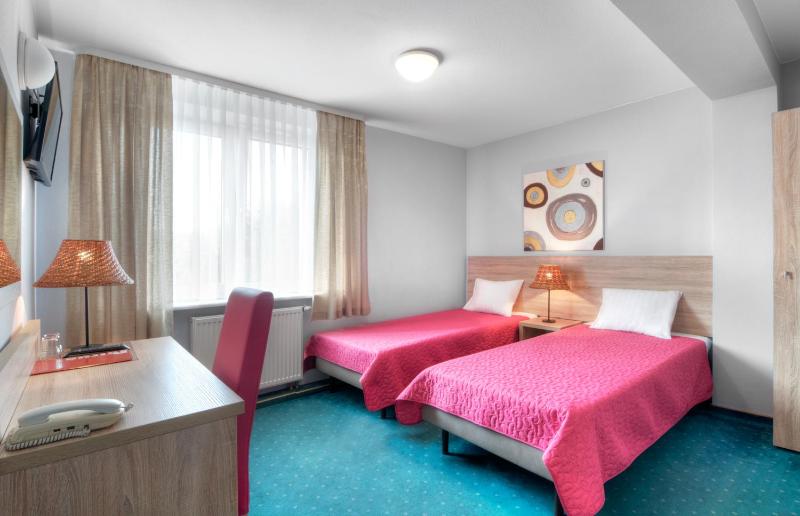 Economy Double Room image 4