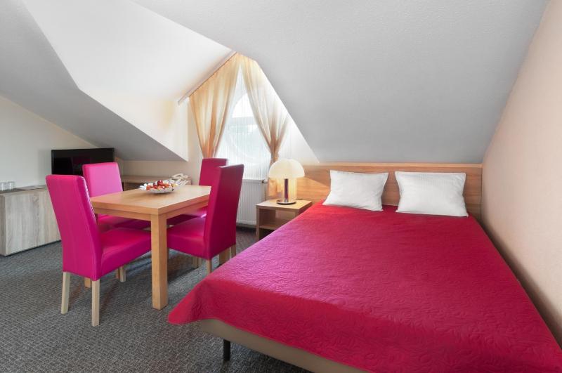 Economy Double Room image 3