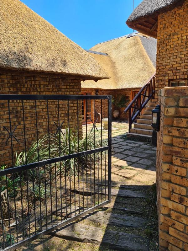 Khaya Africa Guesthouse - image 10
