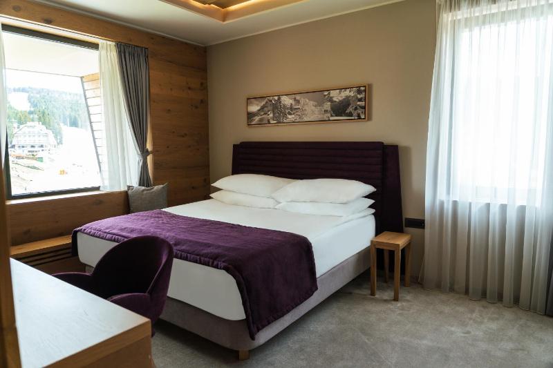 One-Bedroom Suite image 4