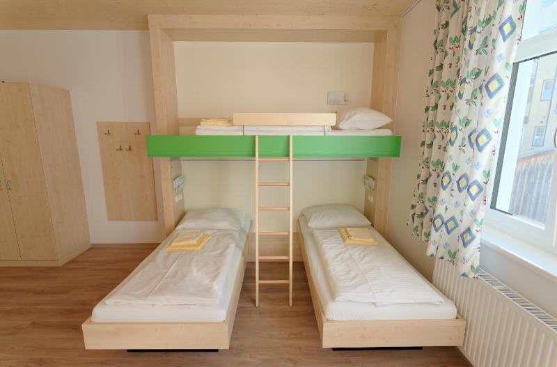 Standard Quadruple Room image 3