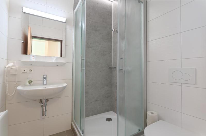Standard Twin Room image 1