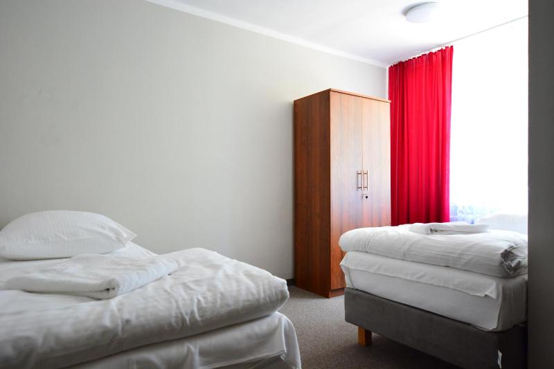 Economy Twin Room image 1