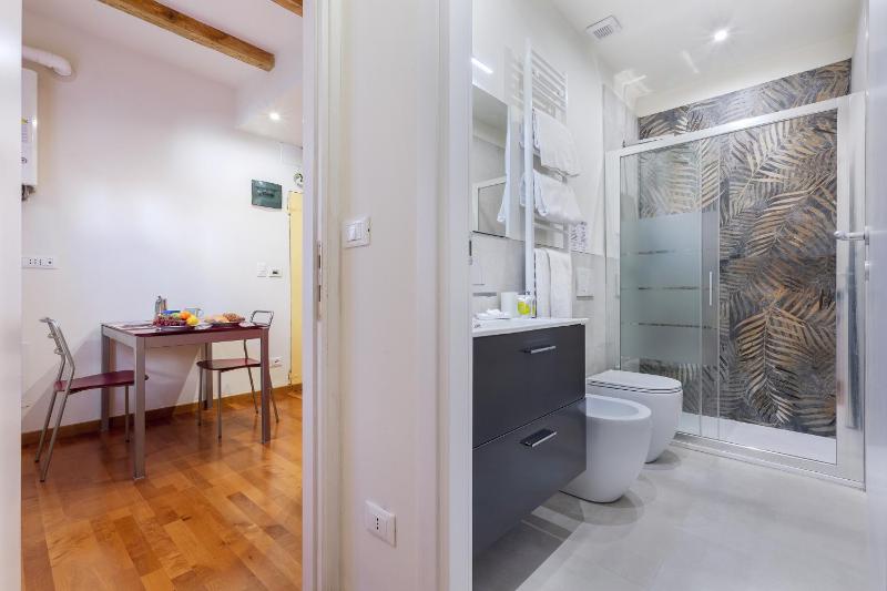 GuestHost - Broccaindosso Apartment Sant'Orsola Hospital Center - image 8