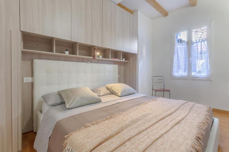 GuestHost - Broccaindosso Apartment Sant'Orsola Hospital Center - image 9