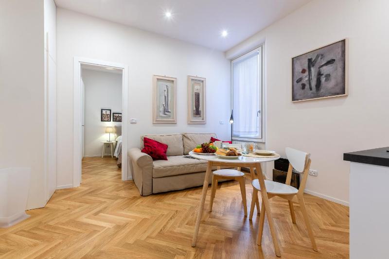 GuestHost - Bologna Piazza del Nettuno Apartment - image 1
