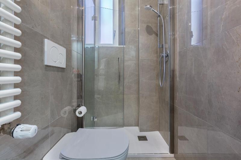 GuestHost - Bologna Piazza del Nettuno Apartment - image 11