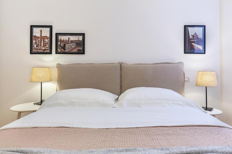 GuestHost - Bologna Piazza del Nettuno Apartment - image 14