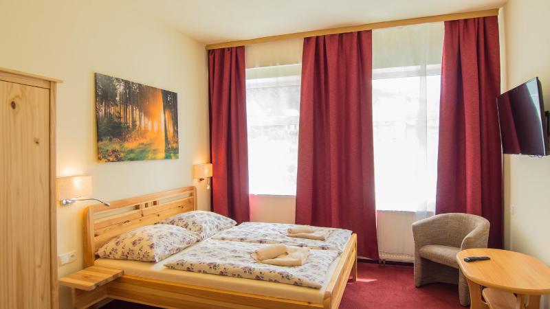 Standard Double Room image 3