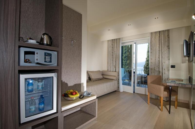 Junior Suite with Lake View image 3