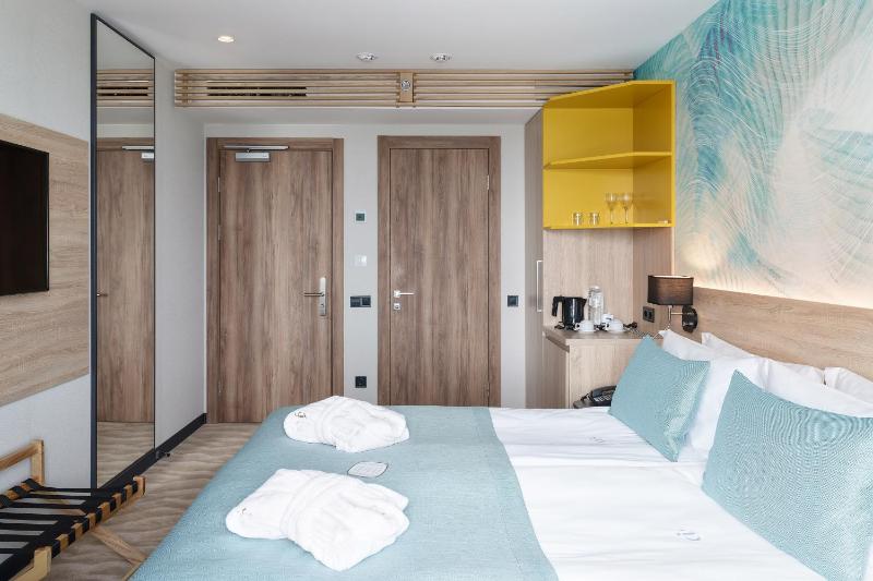 Classic Double Room image 3