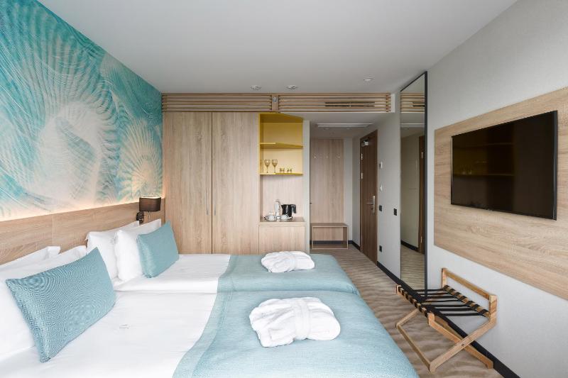 Premier Double or Twin Room image 3
