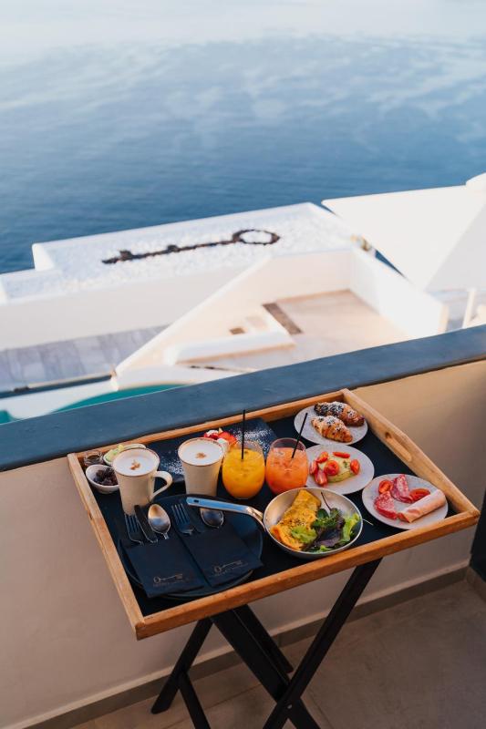  Maisonette Suite with Outdoor Hot Tub & Caldera View image 1