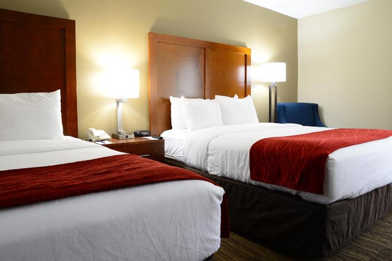 Superior Queen Room with Two Queen Beds - Non-Smoking image 4
