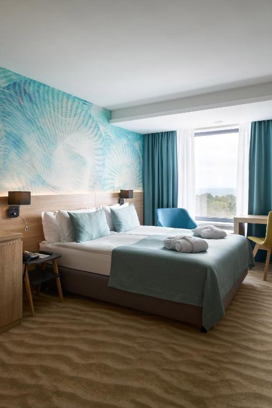 Double Room with Sea View image 4