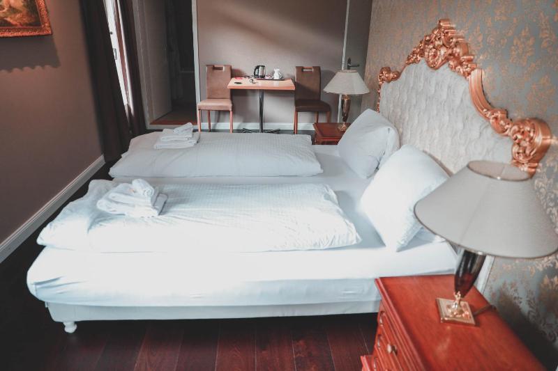 Double Room with private Whirlpool image 4