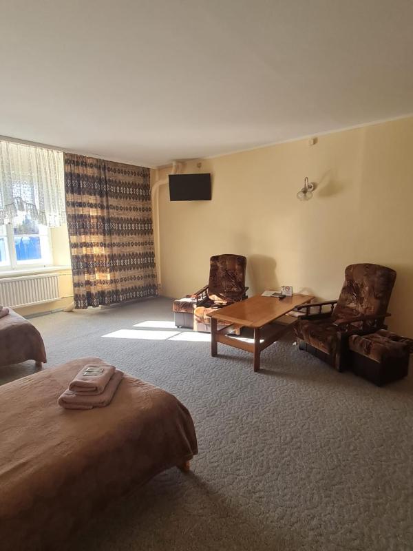 Twin Room image 3