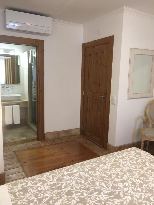 Double Room image 3