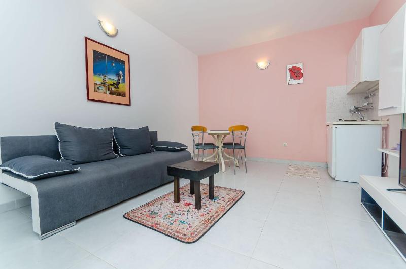 One-Bedroom Apartment image 1
