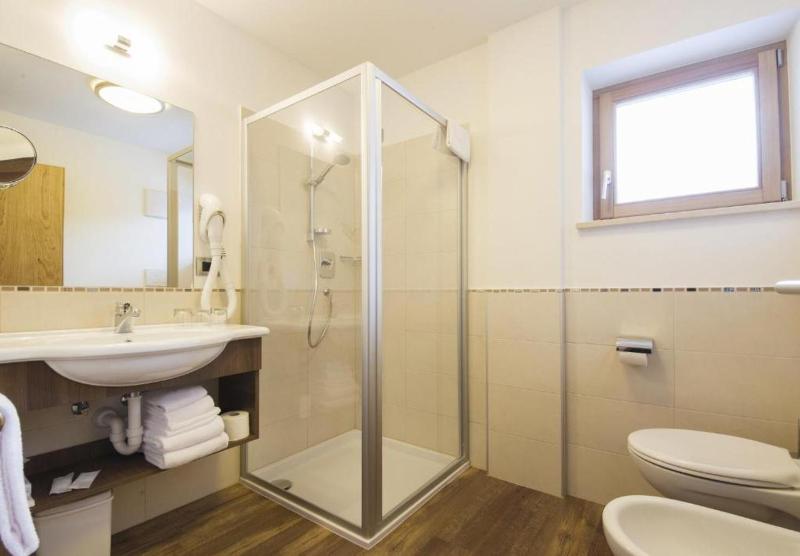Luxury Quadruple Room image 3