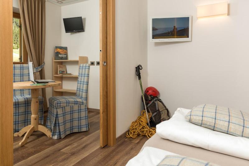 Luxury Quadruple Room image 2