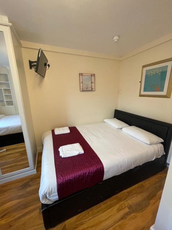 Quadruple Room image 4