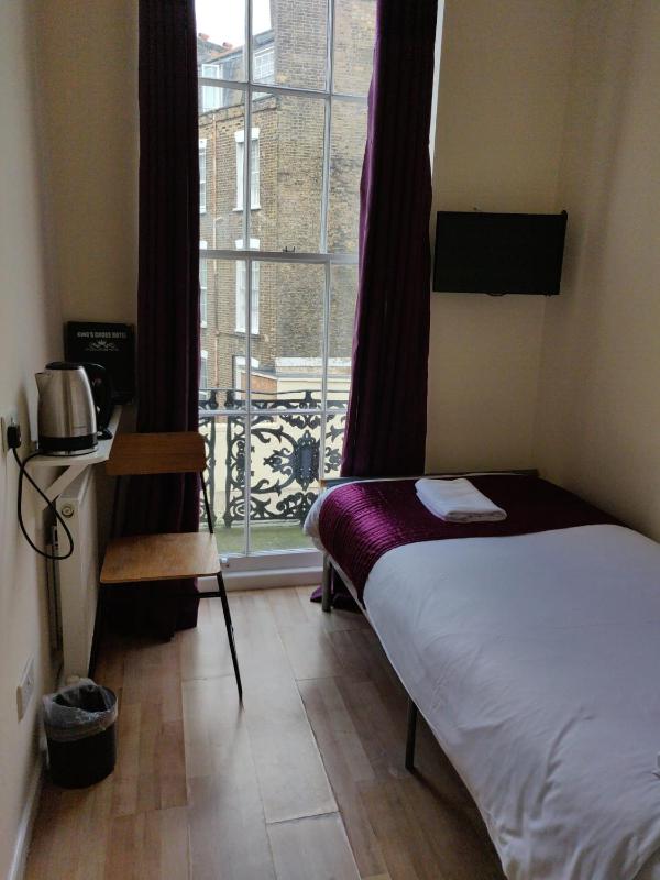 Single Room with Private Bathroom image 4