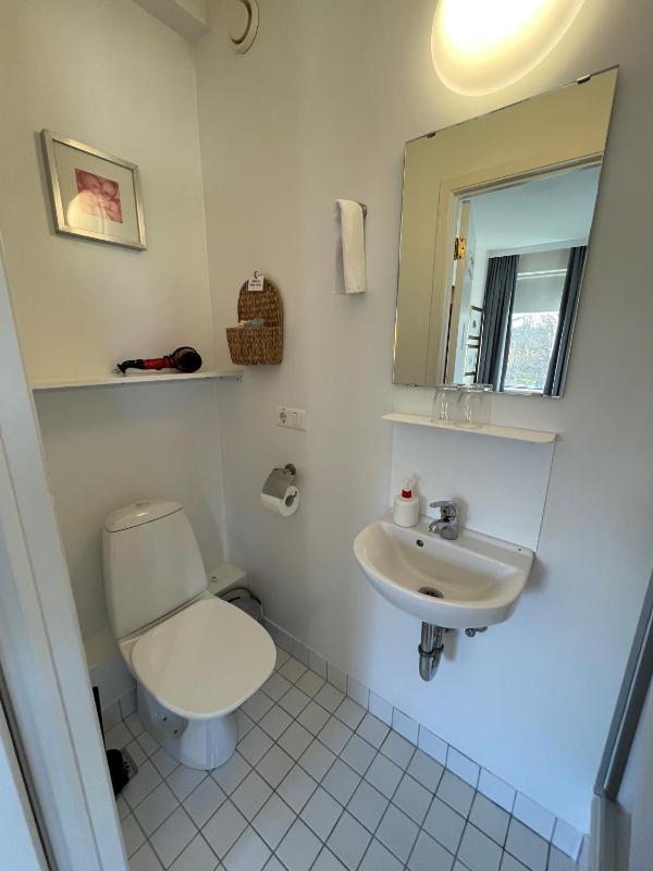 Twin Room with Private Bathroom image 4
