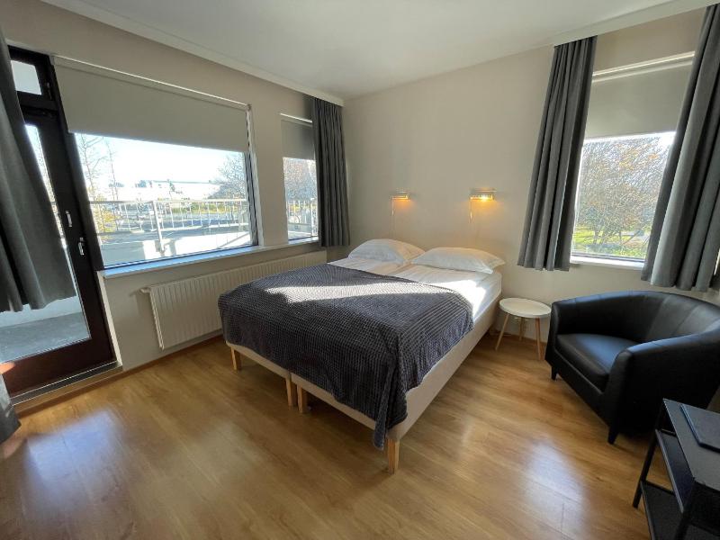 Twin Room with Private Bathroom image 3