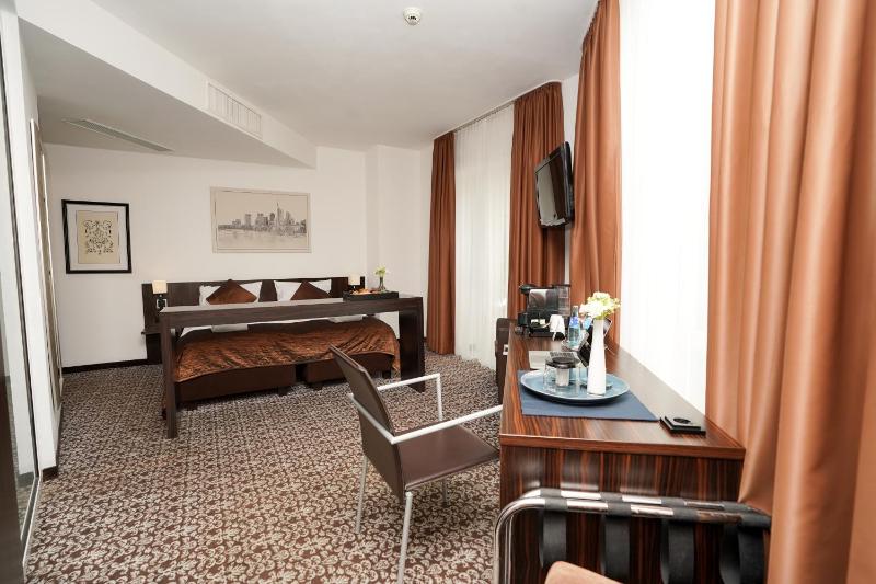 The Atrium Hotel - image 8