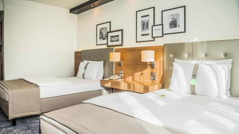 Double Room with Two Double Beds - Non-Smoking image 4